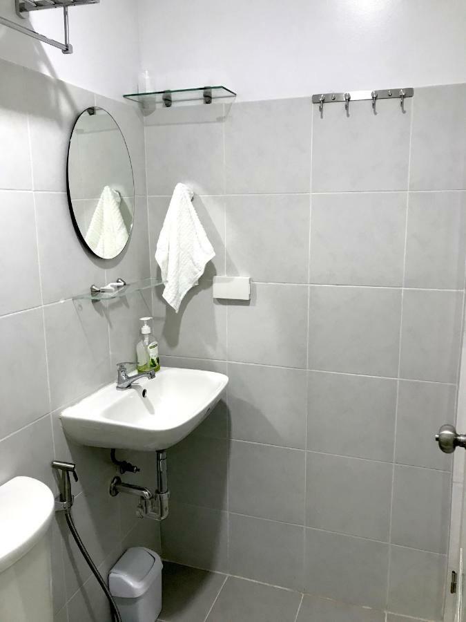 Cozy And Full Service Condo At The Heart Of Bacolod Exteriör bild